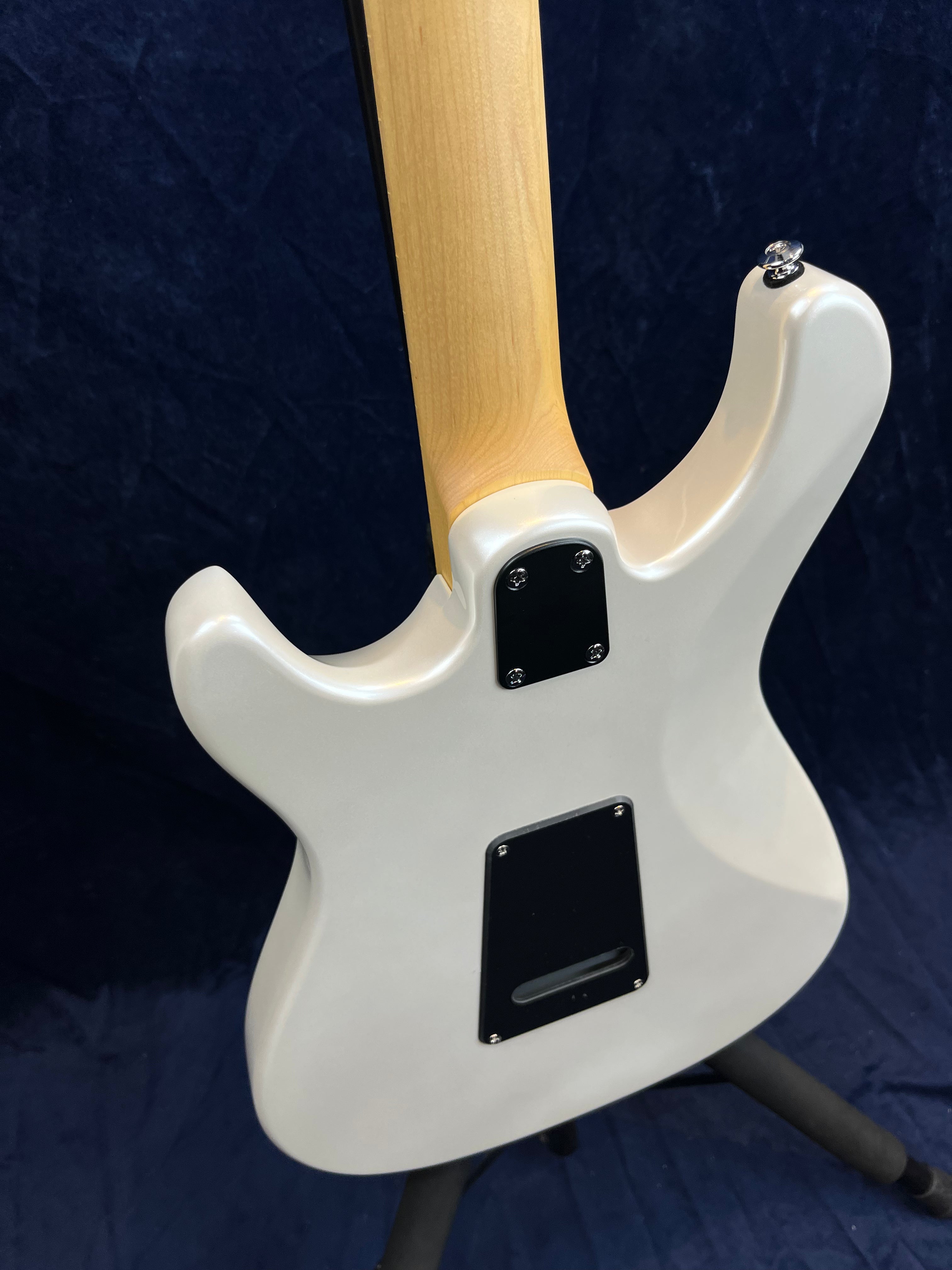 Guitare électrique PRS SE NF3 Maple finition White Pearl (ancien modèle d'exposition)