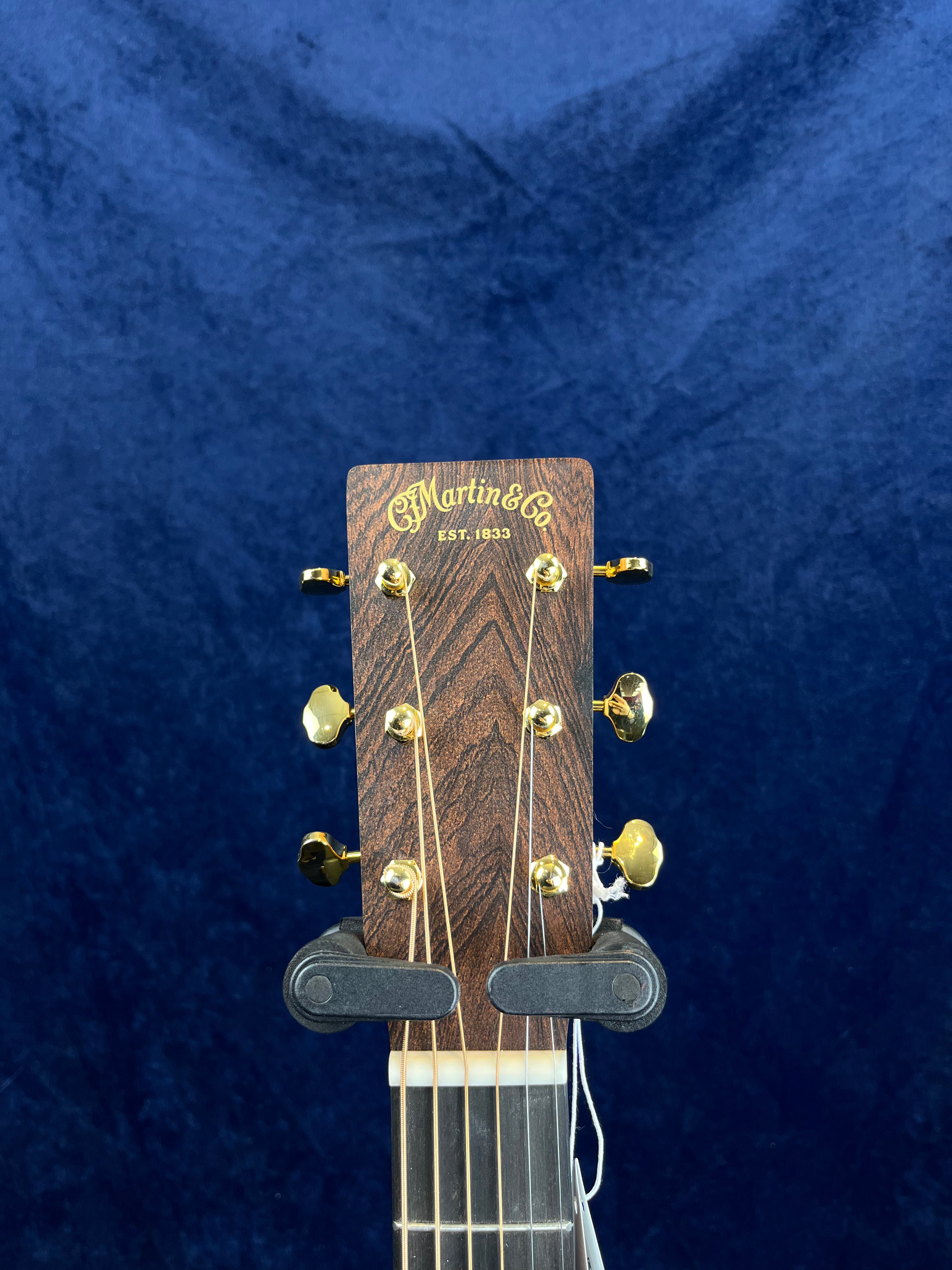 Martin 000-JR E Junior Walnut Electro Acoustic in Sunburst