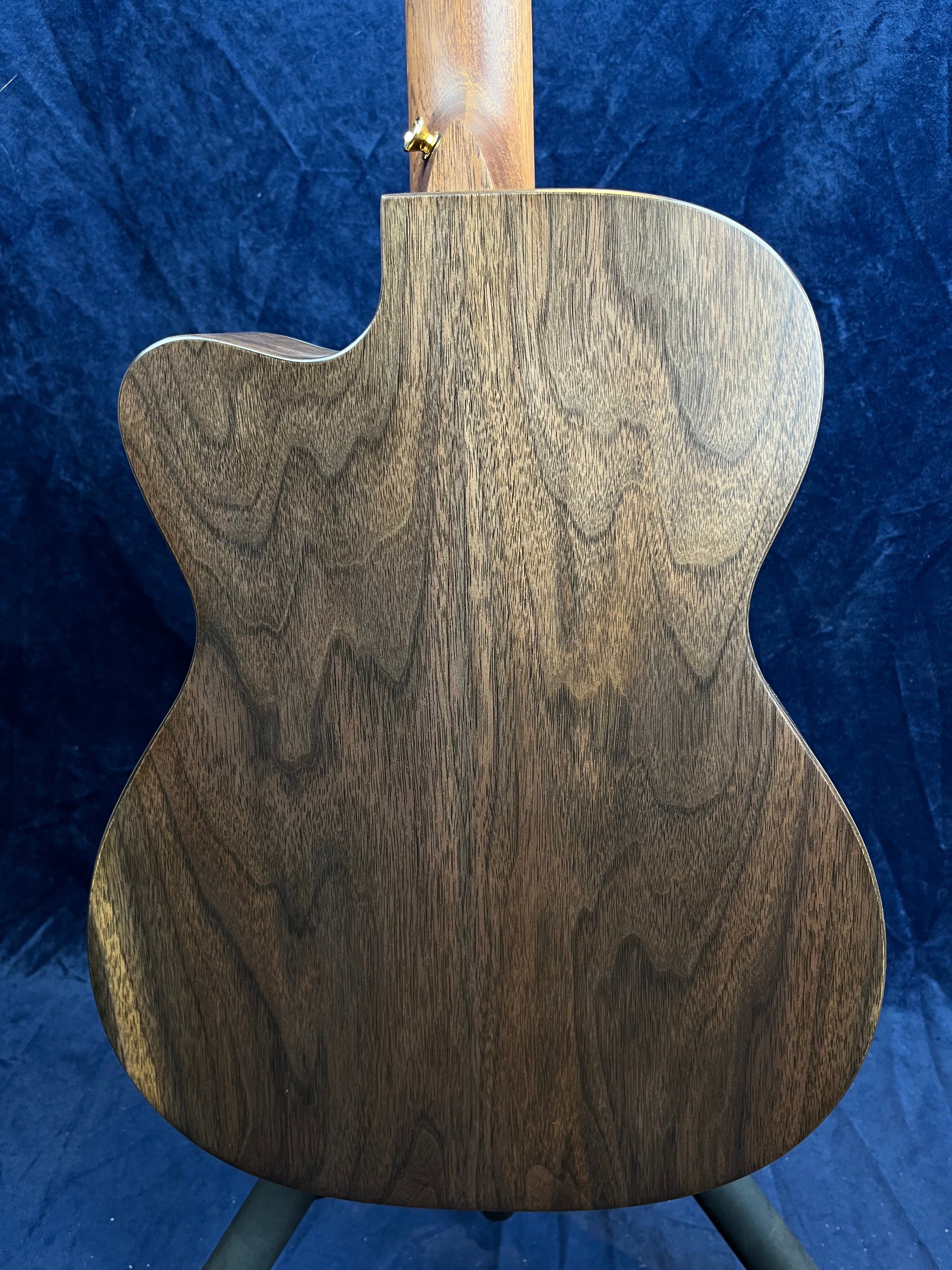 Martin 000-JR E Junior Walnut Electro Acoustic in Sunburst