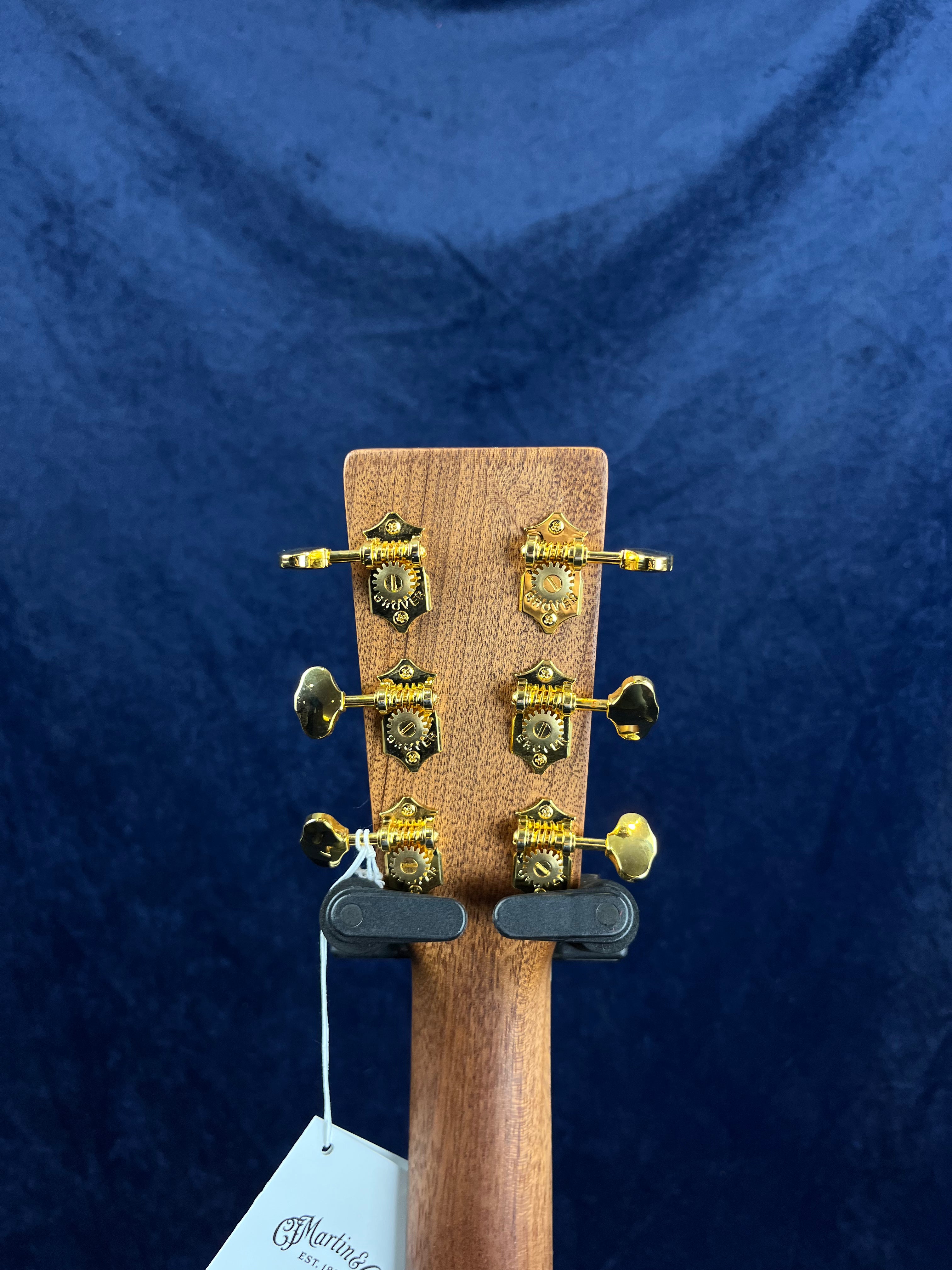 Martin 000-JR E Junior Walnut Electro Acoustic in Sunburst