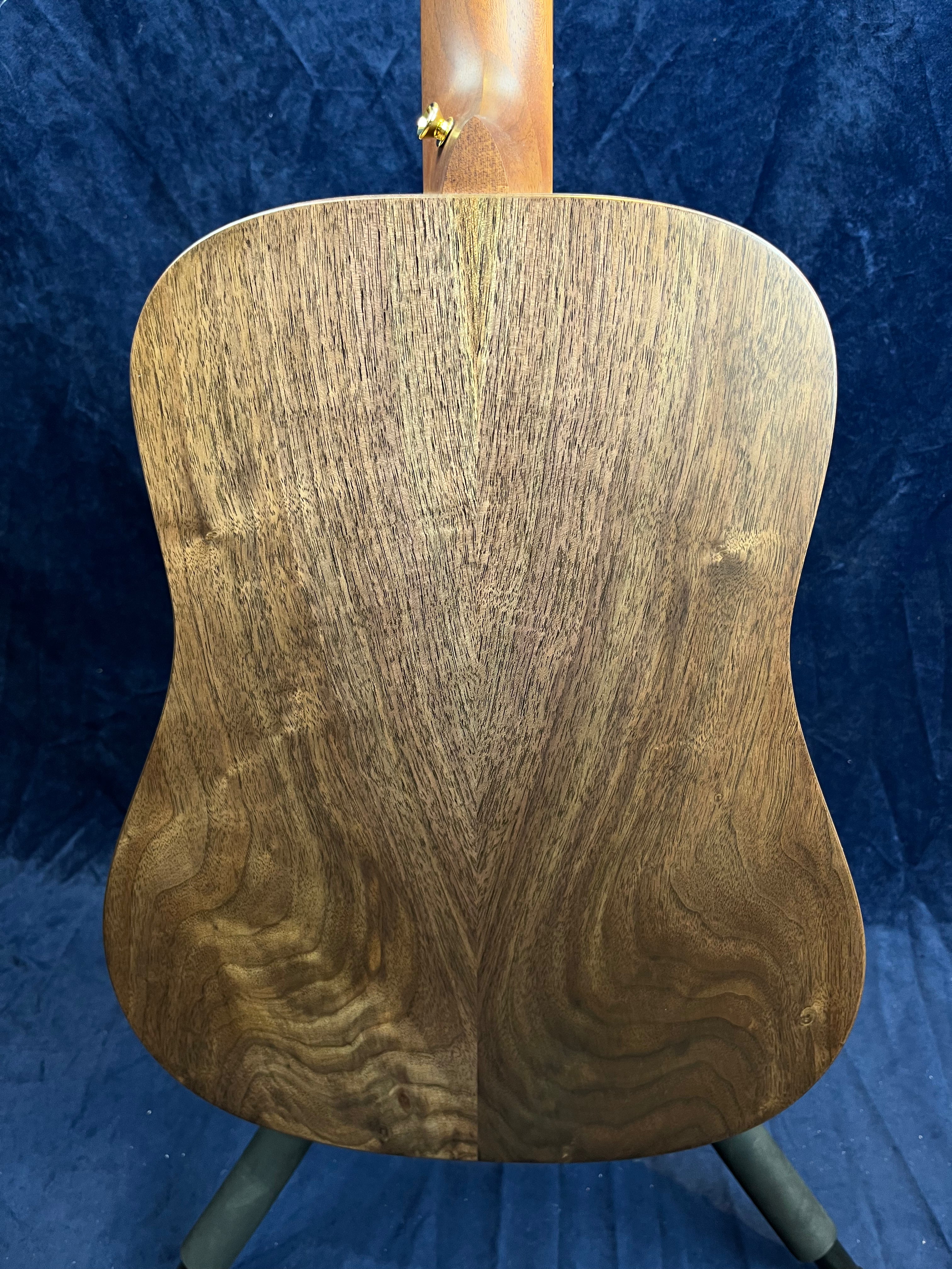 Martin D-JR E Dreadnought Junior Electro Acoustic Guitar in Walnut