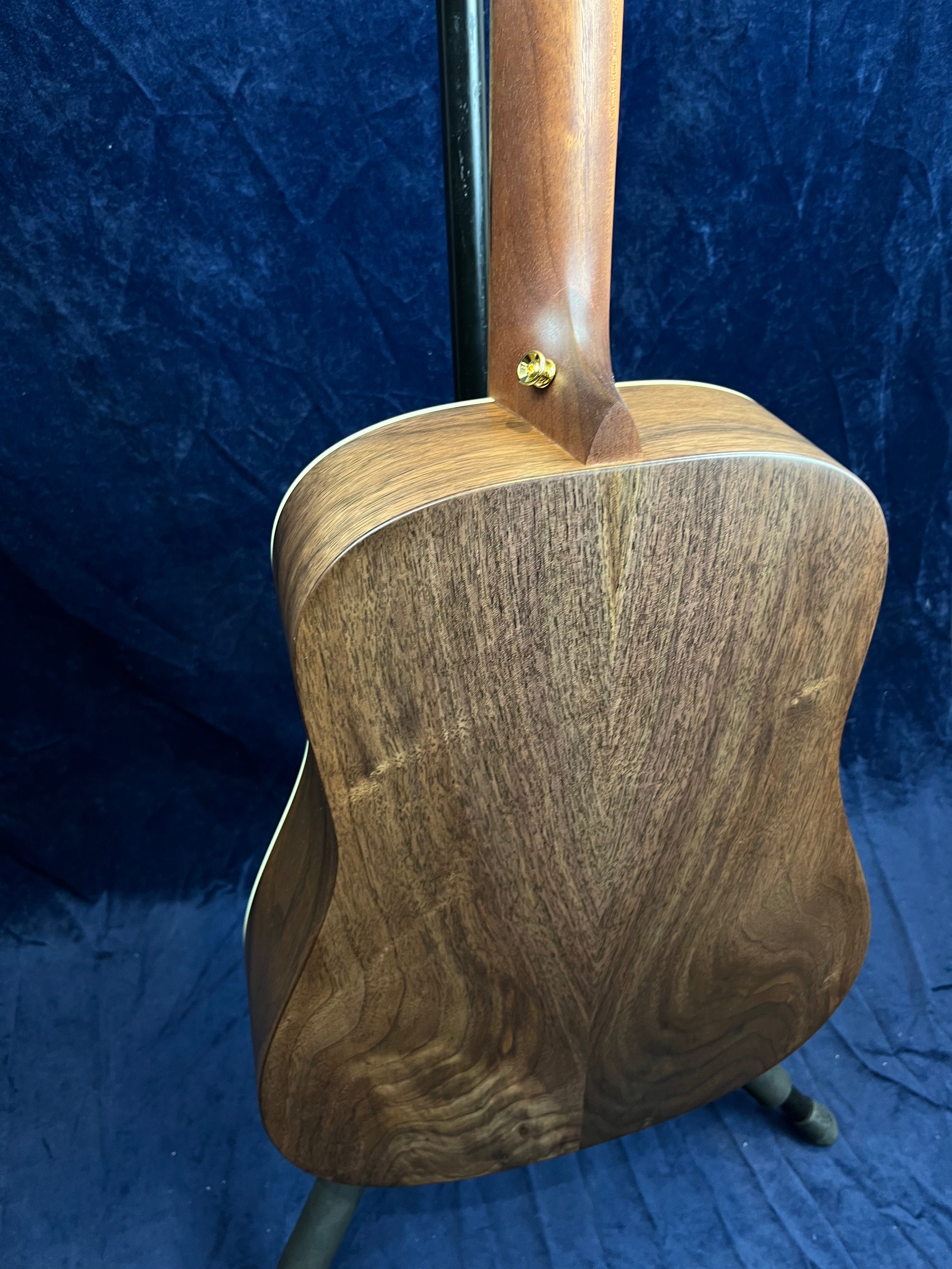 Martin D-JR E Dreadnought Junior Electro Acoustic Guitar in Walnut