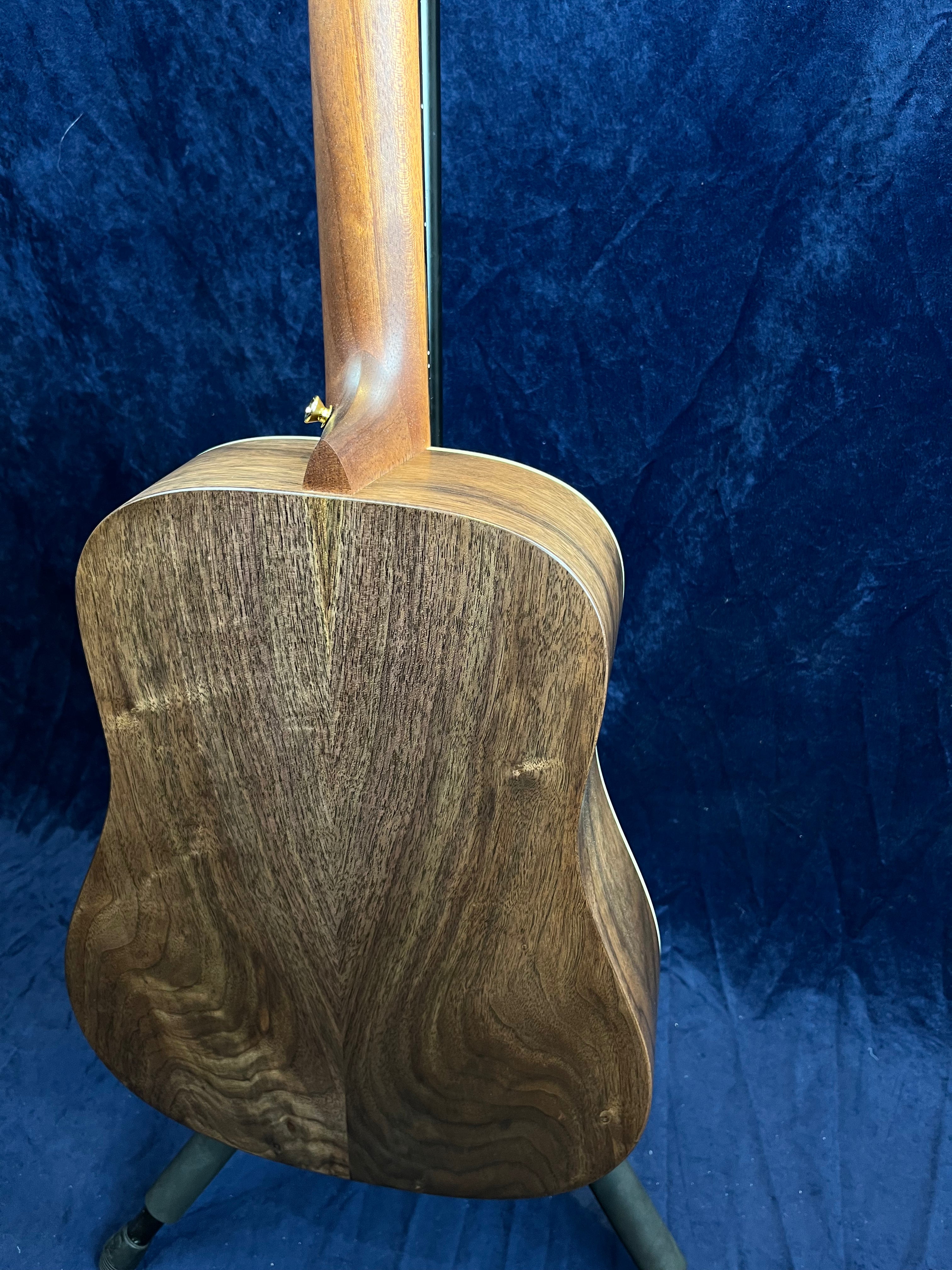 Martin D-JR E Dreadnought Junior Electro Acoustic Guitar in Walnut