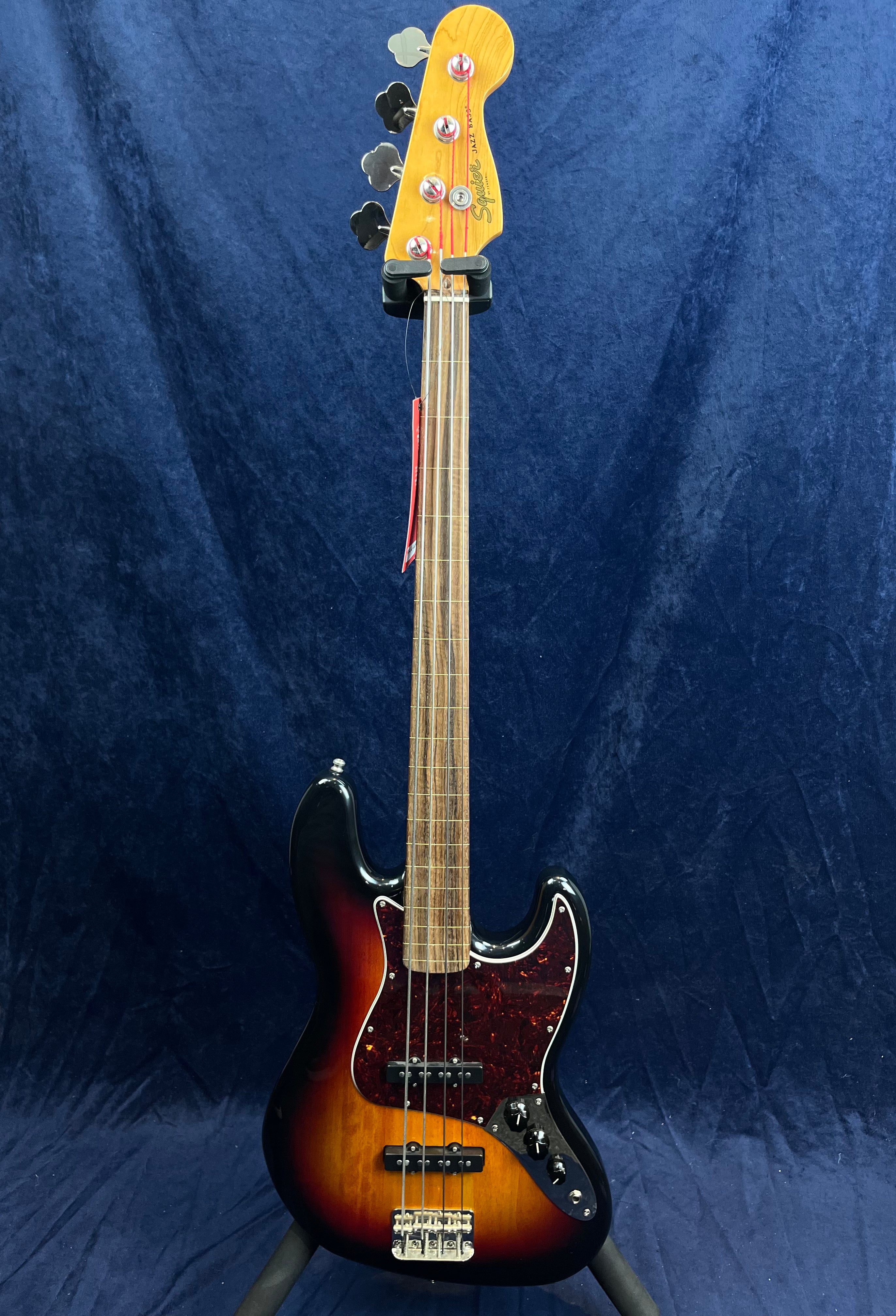 Squier Classic Vibe '60s Fretless Jazz Bass in 3 Tone Sunburst Pre-owned