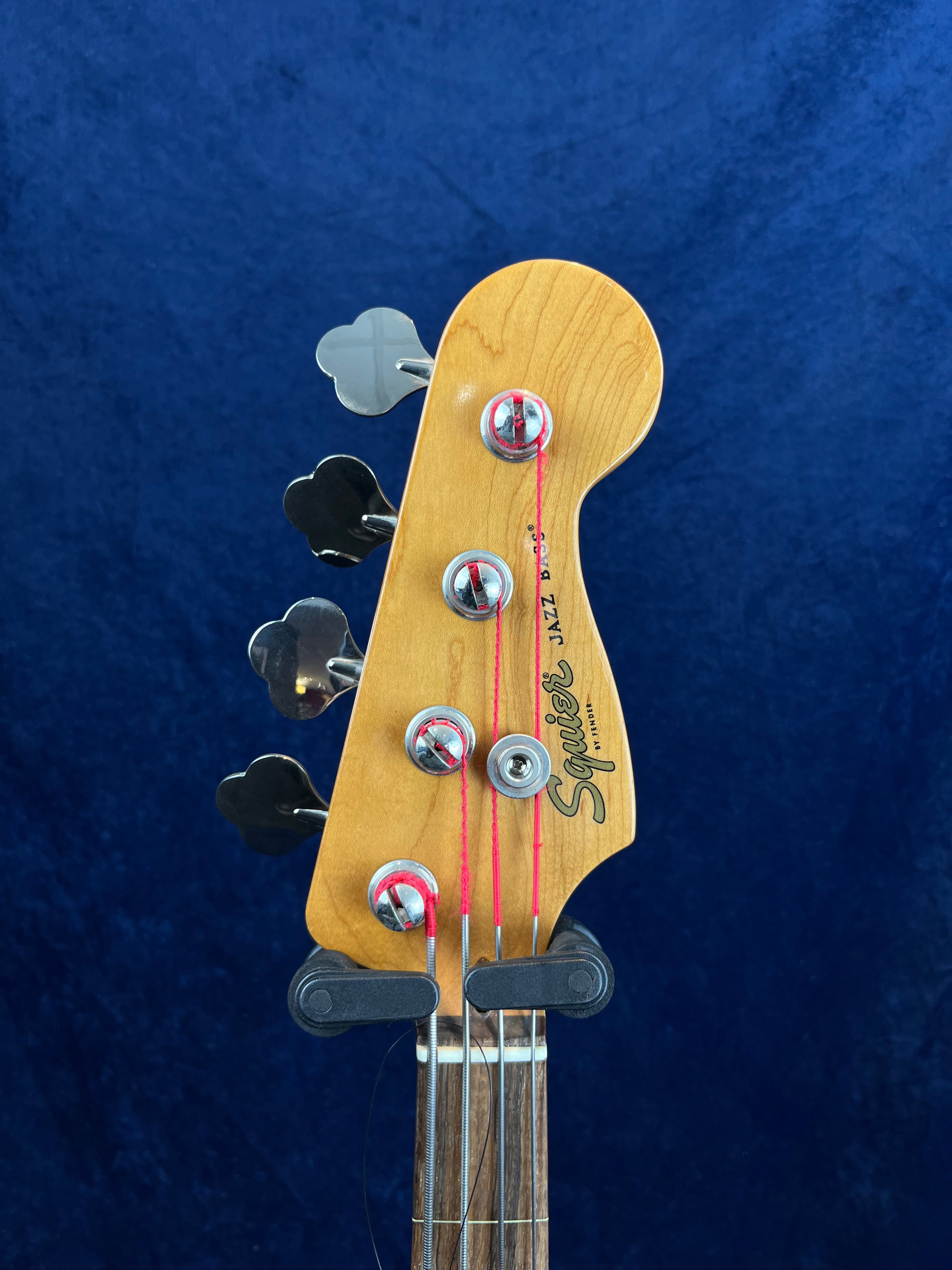 Squier Classic Vibe '60s Fretless Jazz Bass in 3 Tone Sunburst Pre-owned