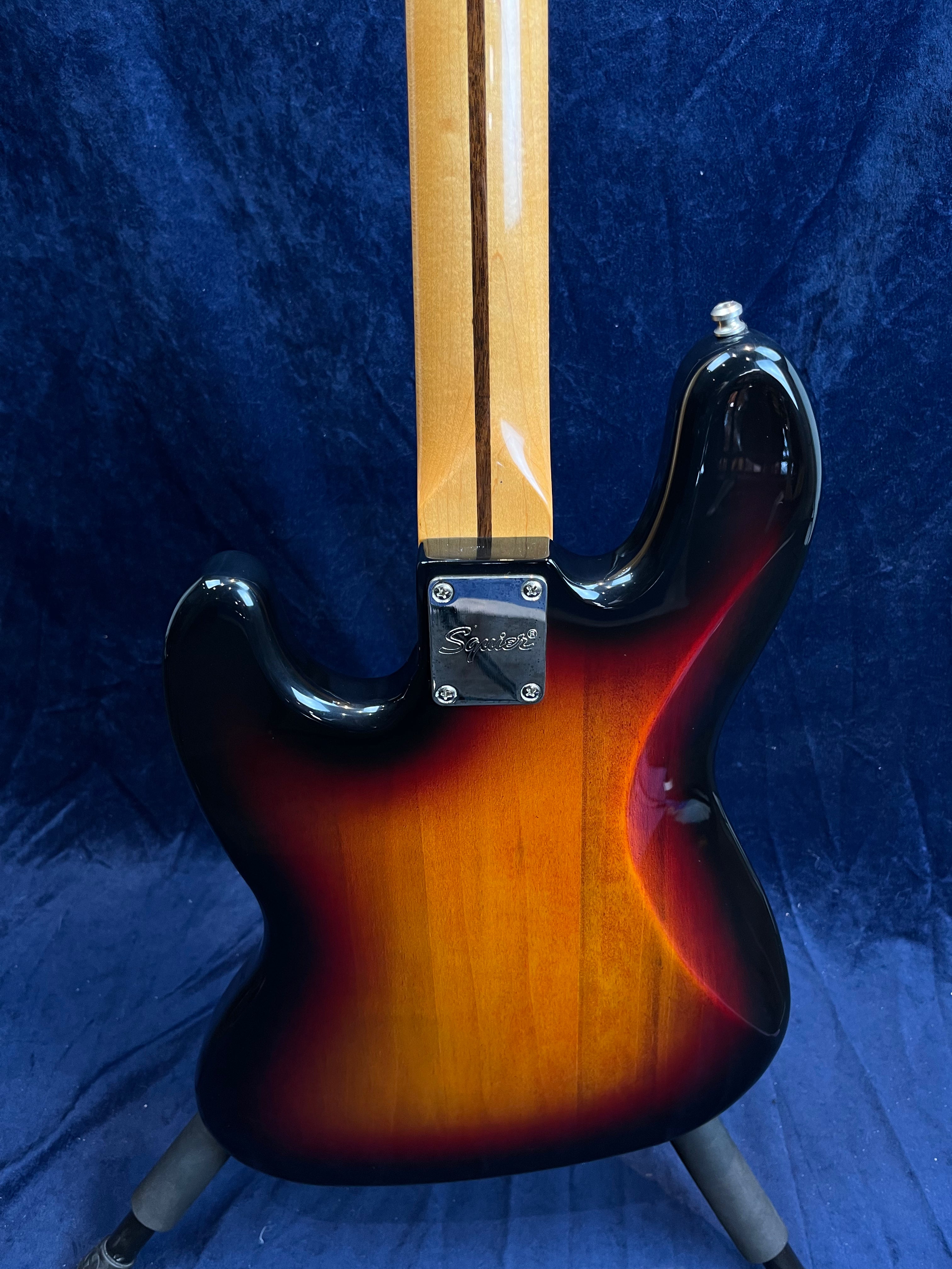 Squier Classic Vibe '60s Fretless Jazz Bass in 3 Tone Sunburst Pre-owned