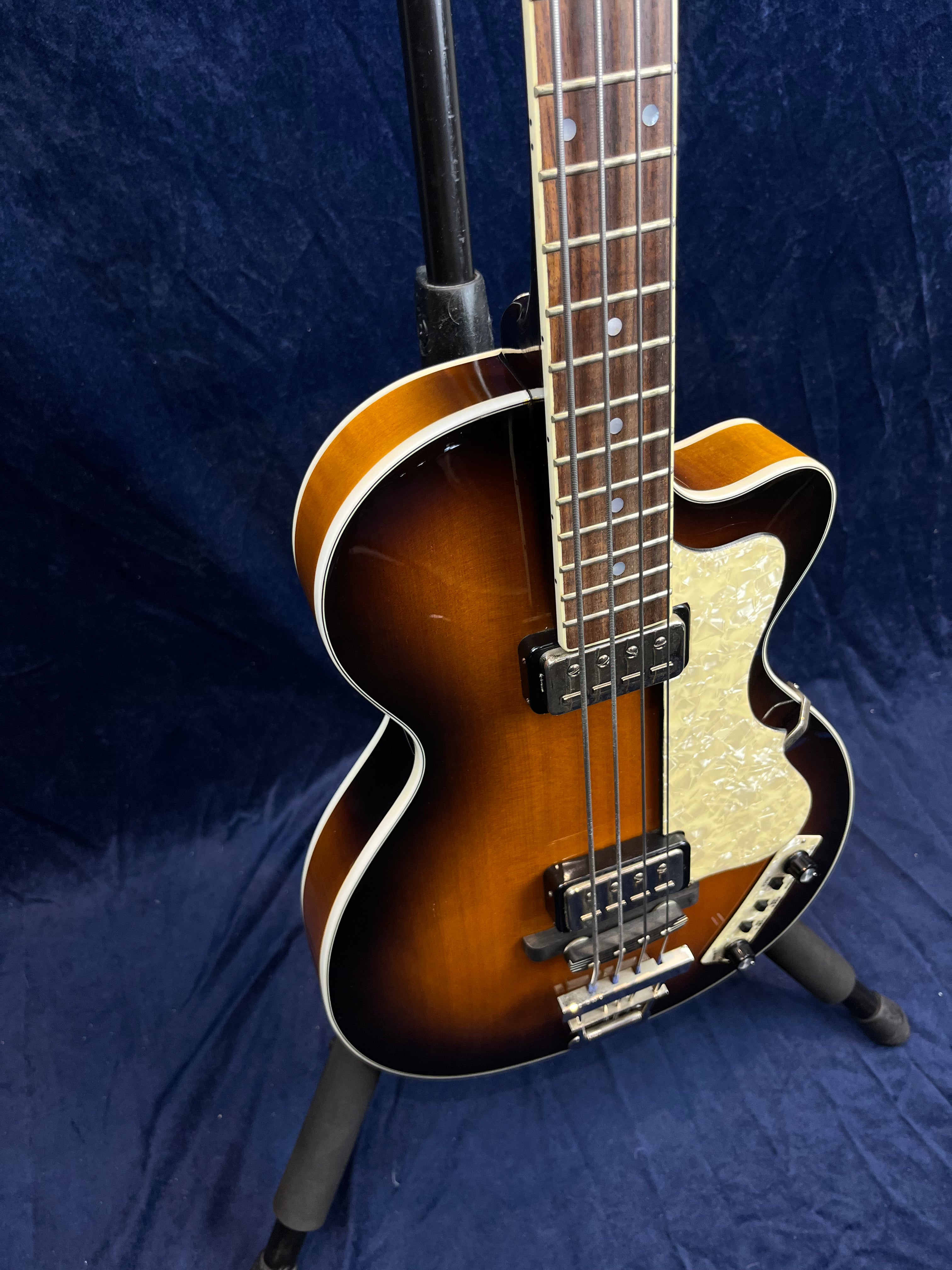 Hofner HCT-500/2-SB Club-Bass in 2 Tone Sunburst Pre-owned