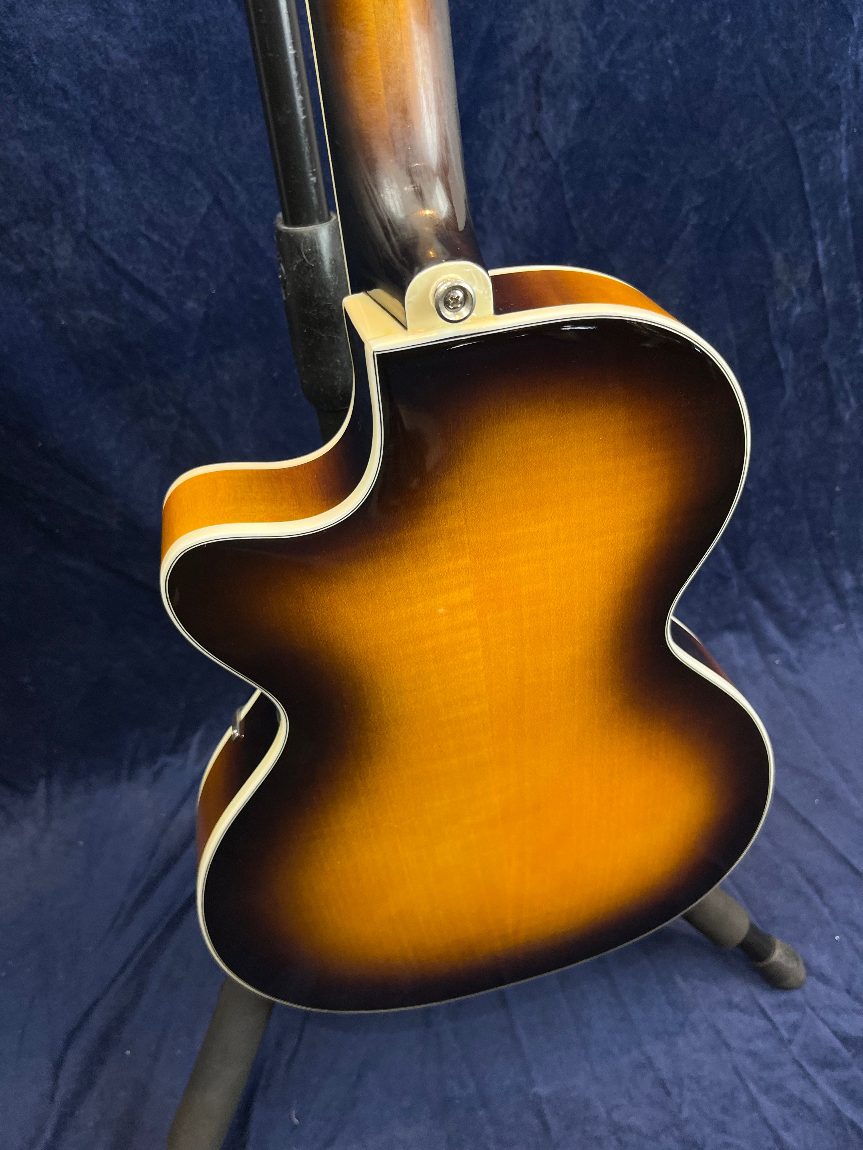 Hofner HCT-500/2-SB Club-Bass in 2 Tone Sunburst Pre-owned