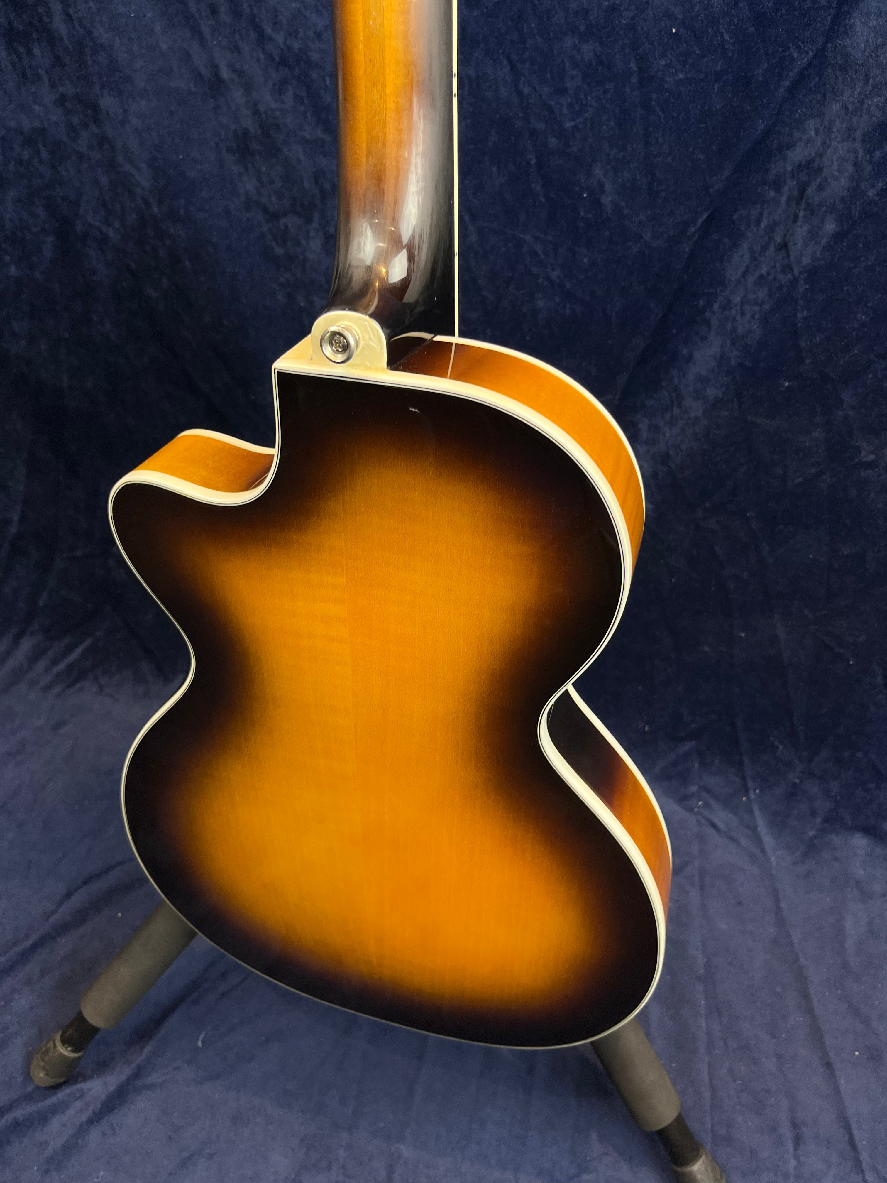 Hofner HCT-500/2-SB Club-Bass in 2 Tone Sunburst Pre-owned