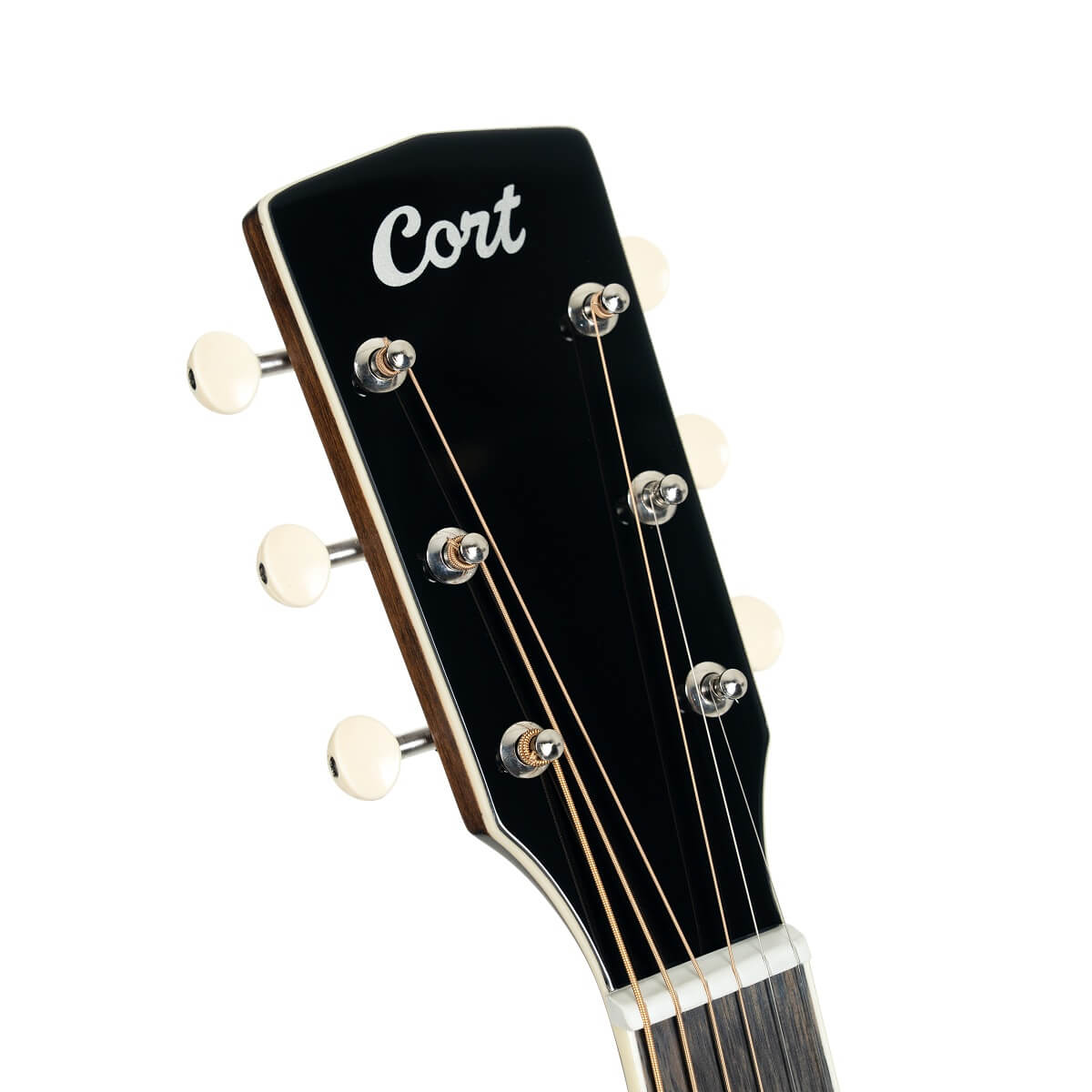 Tête de guitare acoustique noire, six mécaniques chromées à boutons blancs, logo « Cort » en haut, cordes apparentes.