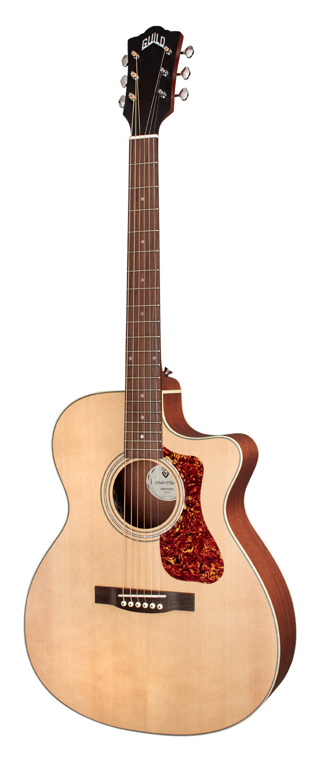 Guild OM-240CE Orchestre Archback Pan Coupé Électro en Finition Naturel Satiné